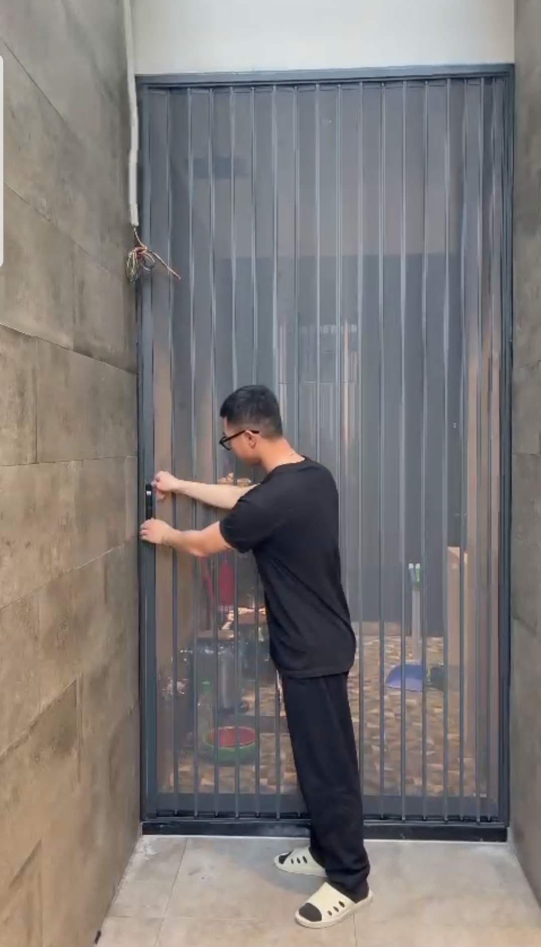 Hình ảnh Cửa xếp lá nhôm lỗ thoáng