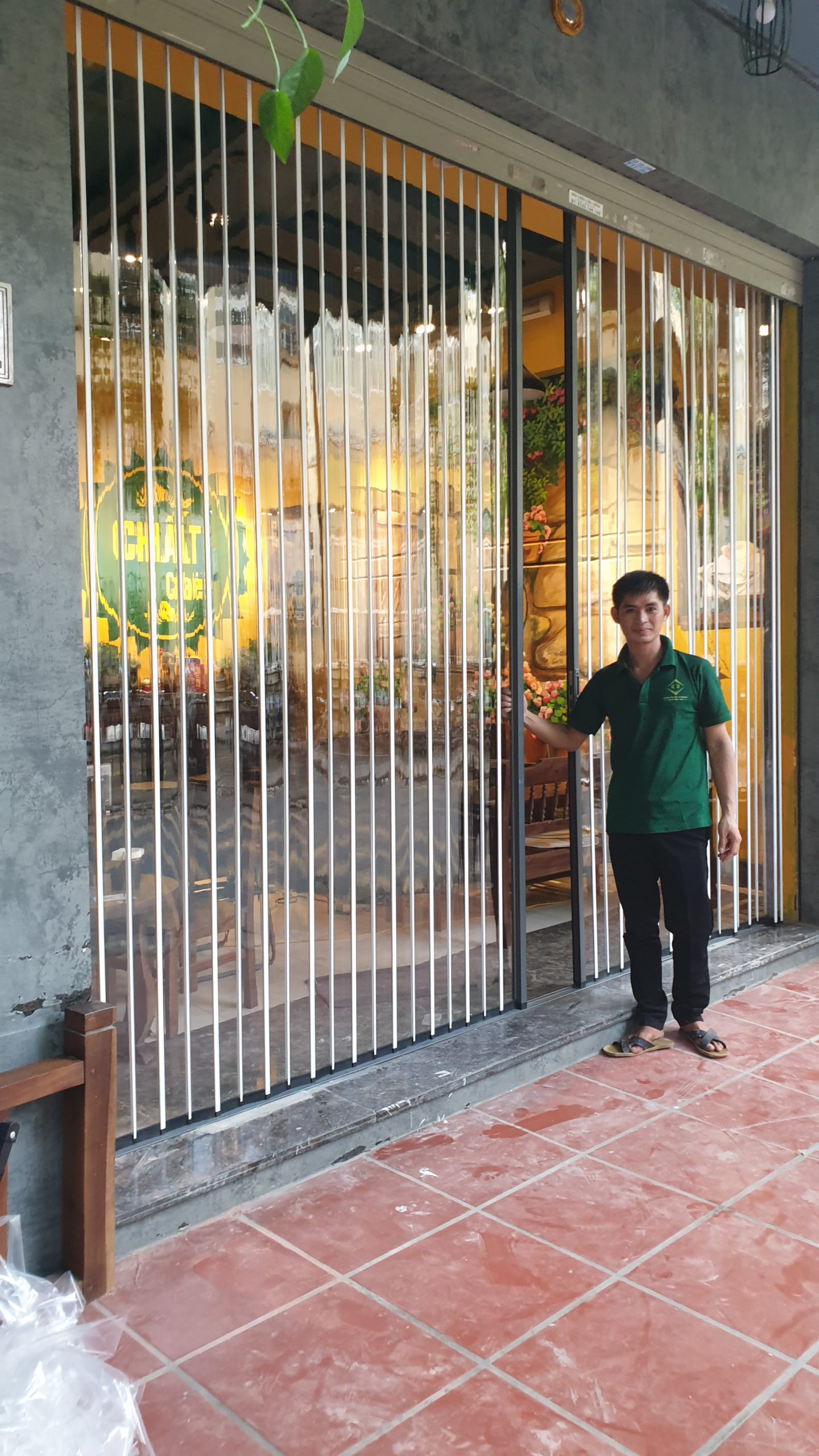 Hình ảnh Cửa xếp lá nhựa trong suốt
