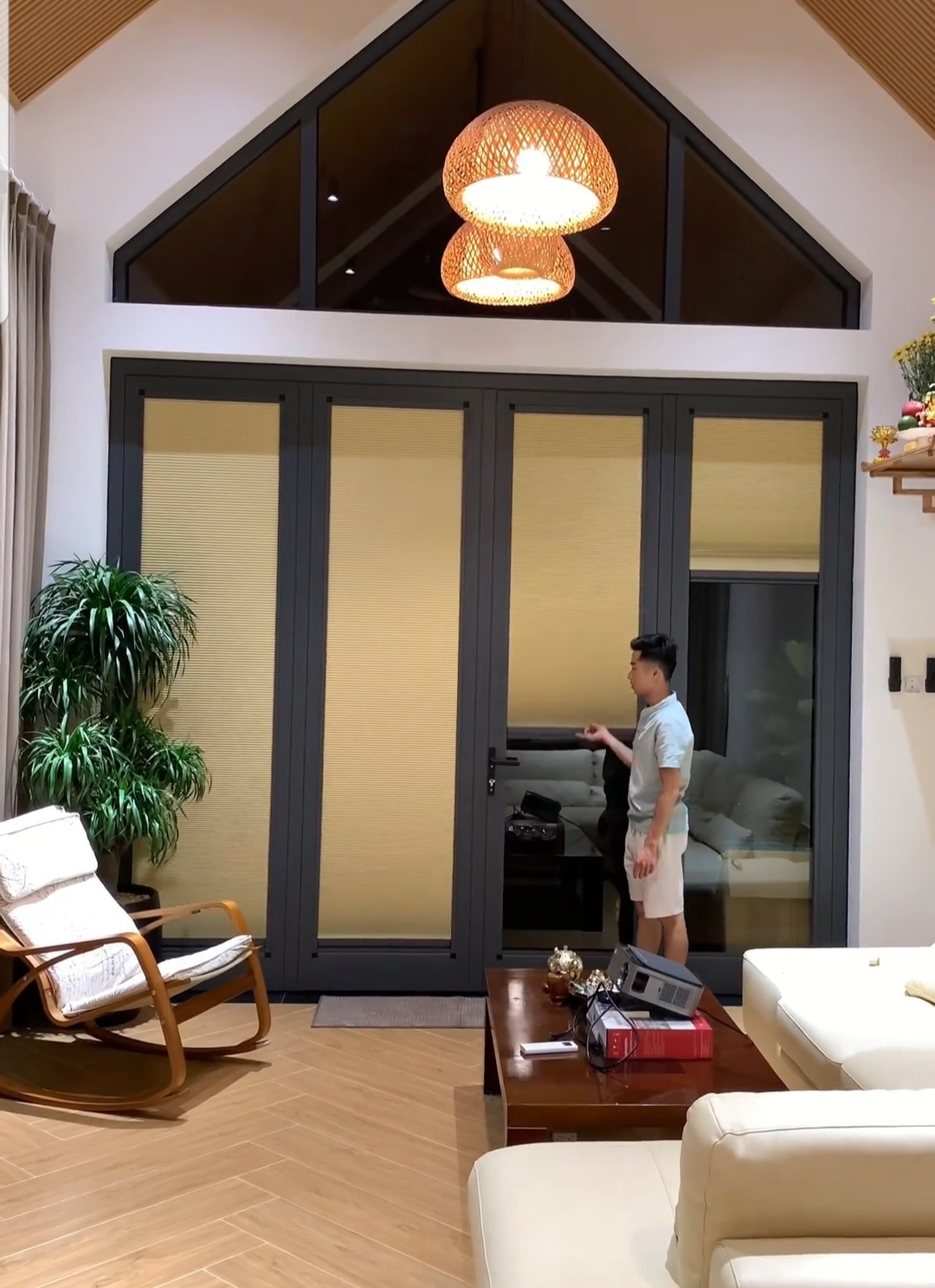 Hình ảnh Rèm tổ ong trên kính